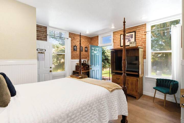 Room 10 of 25