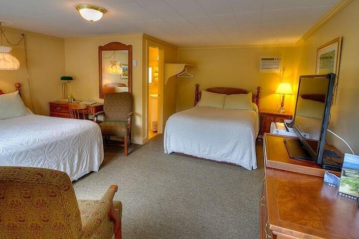 Room 10 of 32