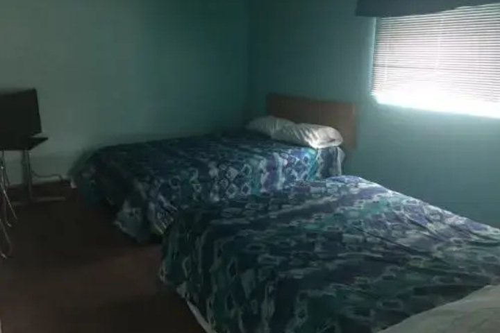 Room 5 of 8
