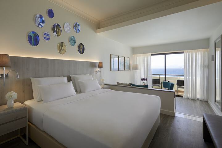 Room 28 of 152