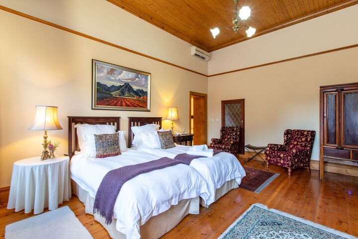 Room 4 of 37