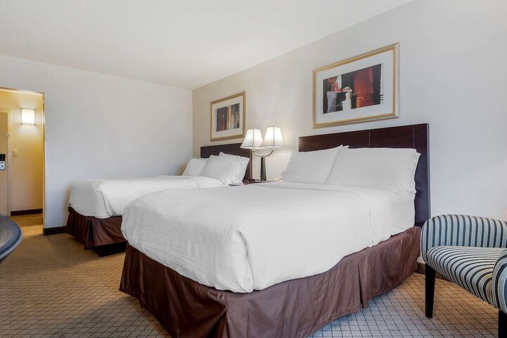2 Double Beds (1 of 11)