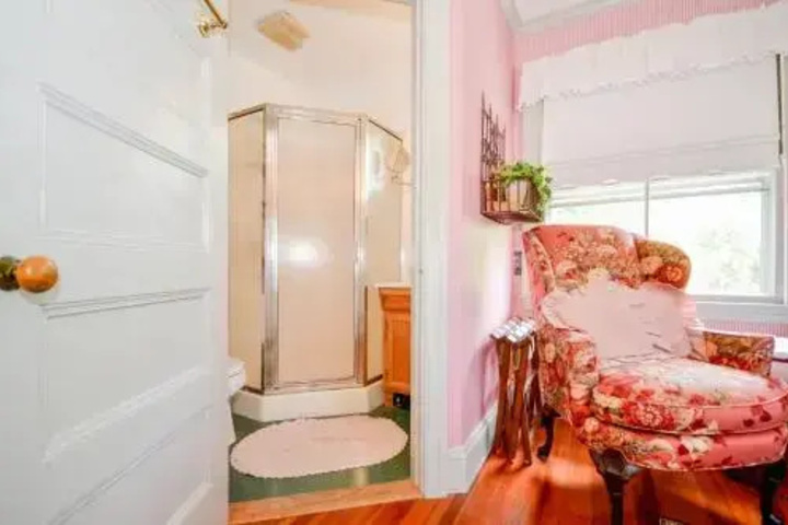 Room 4 of 13