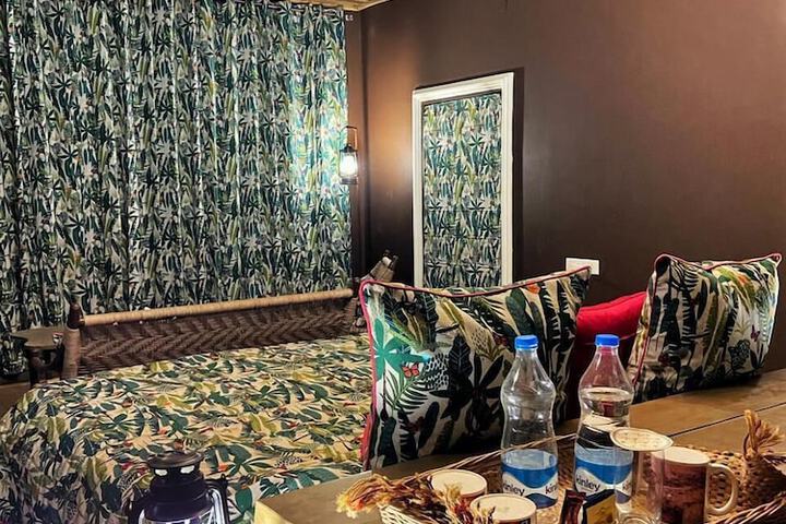 Room 4 of 16