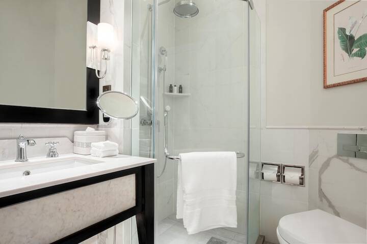 Room 4 of 219