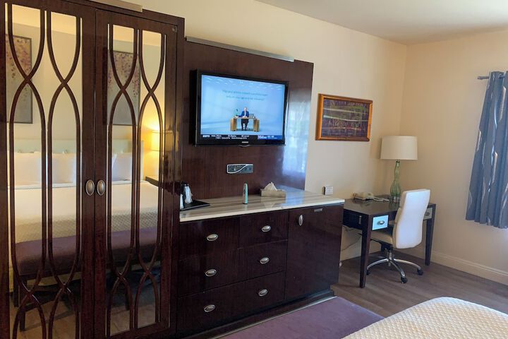 Room 12 of 80