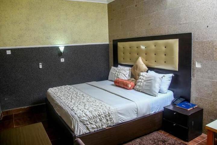 Room 11 of 25