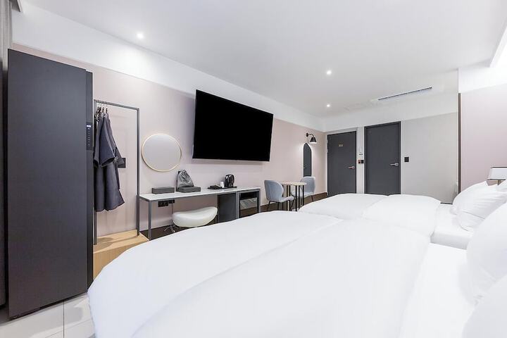 Room 50 of 72