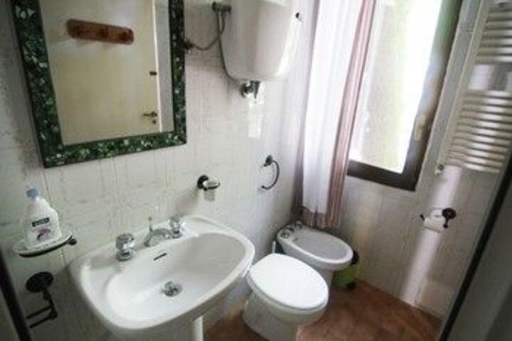 Room 2 of 14