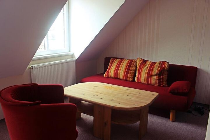 Room 3 of 7