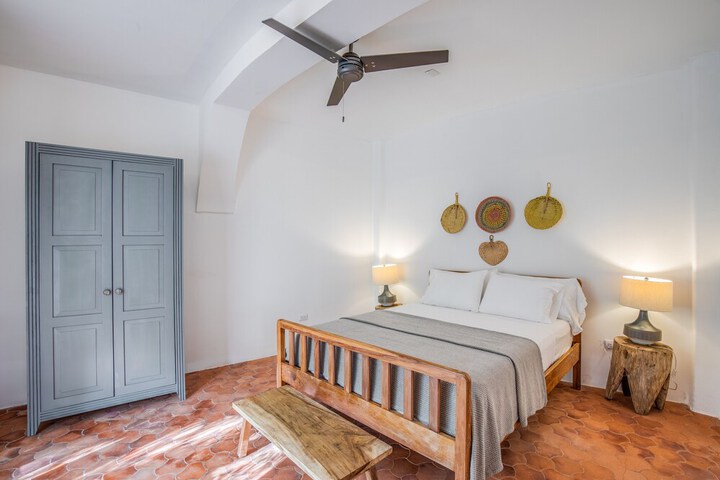 Room 10 of 72