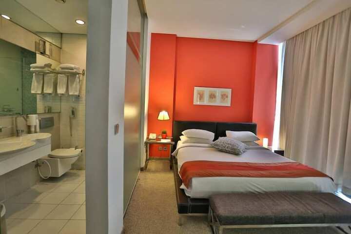 Room 5 of 16