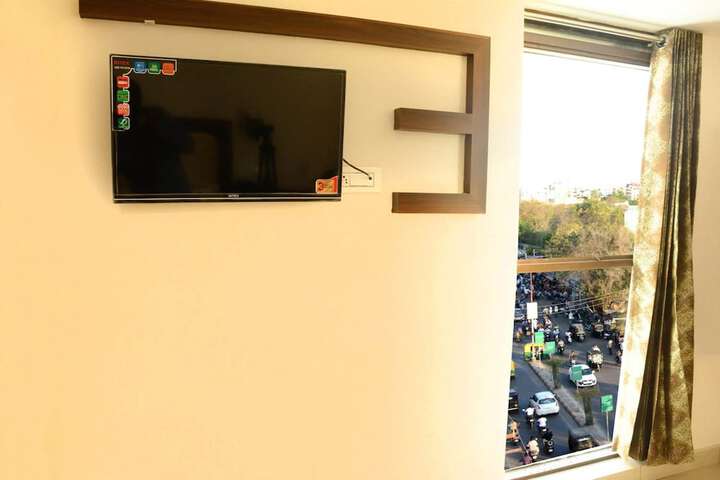 Room 9 of 24