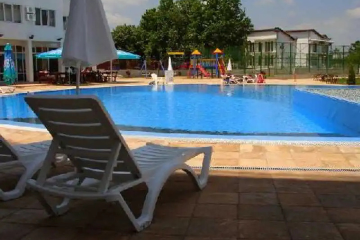 Pool 4 of 7
