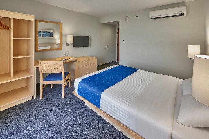 Room 10 of 44