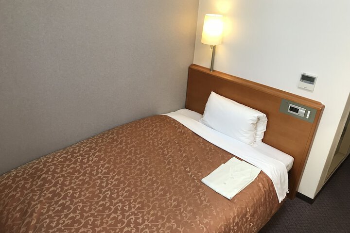 Room 4 of 40