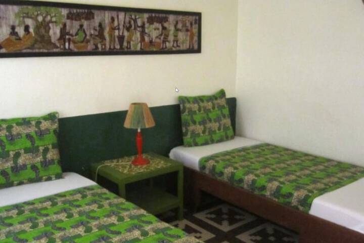 Room 6 of 9