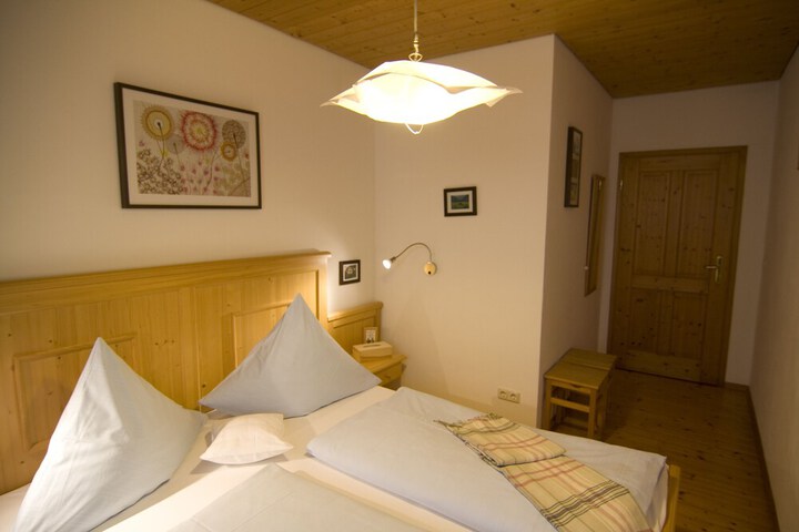 Room 11 of 48