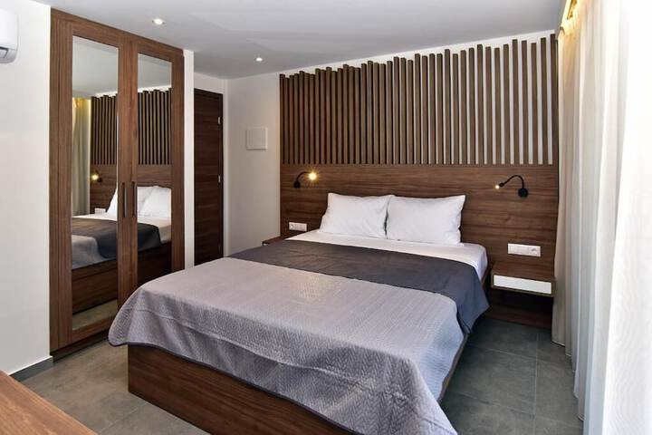 Room 2 of 34