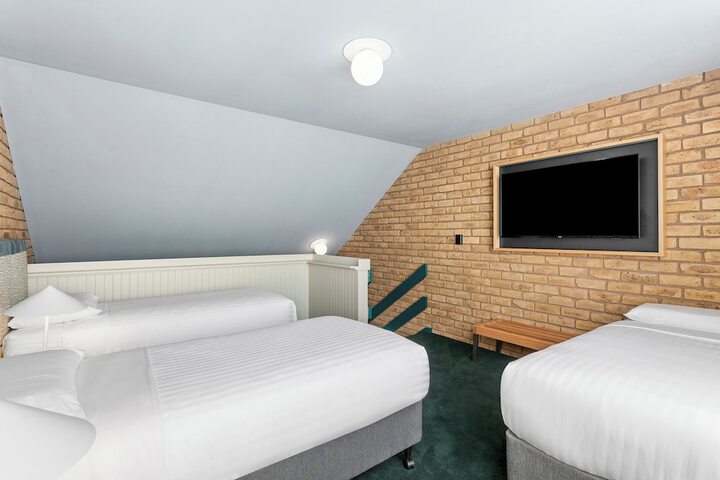 Room 16 of 31