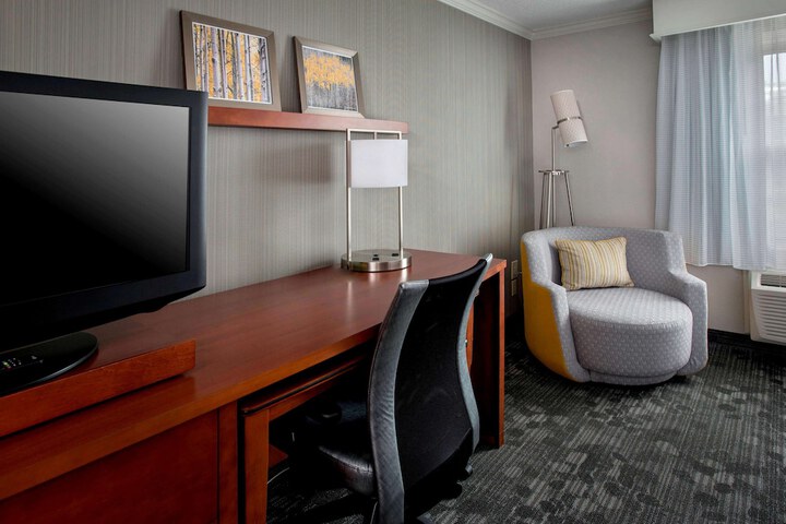 Room 10 of 24