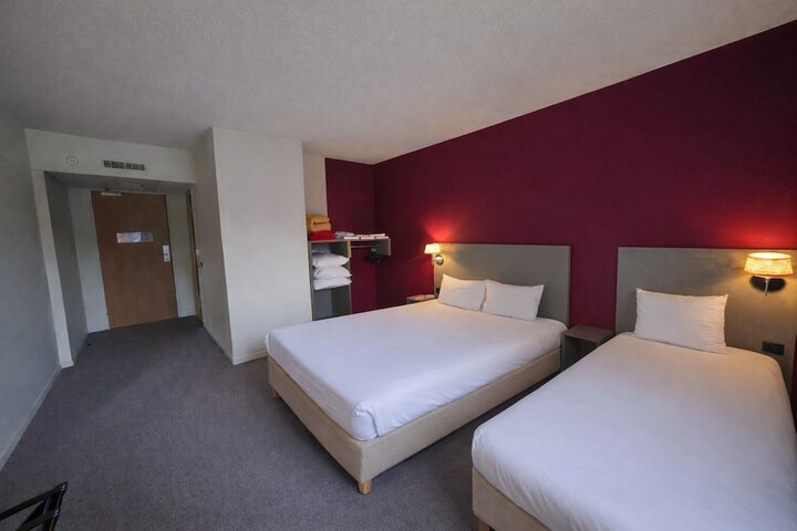 Room 11 of 30