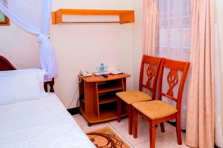 Room 18 of 48