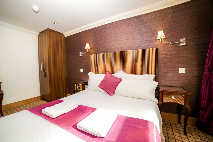 Room 30 of 48