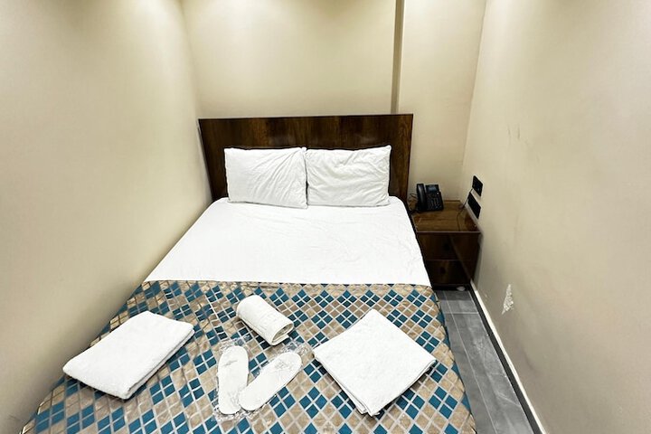 Room 8 of 40