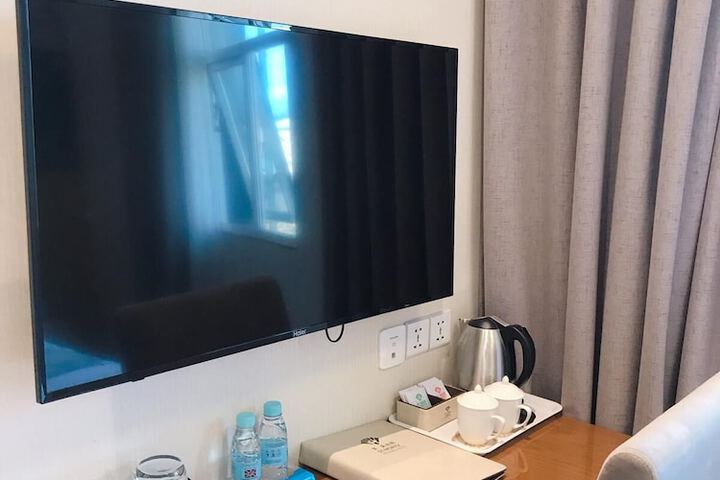 Room 32 of 53