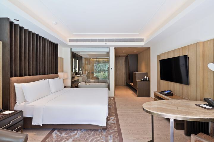 Room 9 of 94