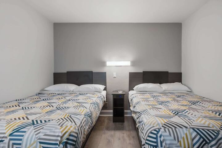 2 Double Beds (8 of 9)