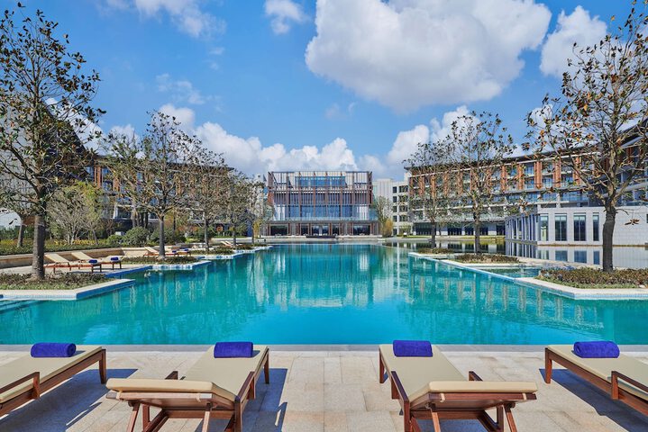Pool 50 of 82