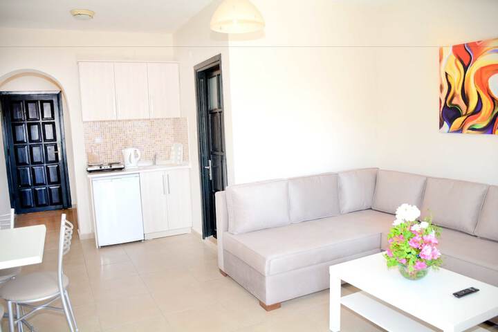Room 3 of 33