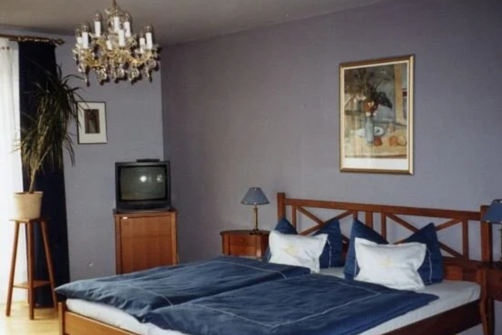 Room 3 of 6
