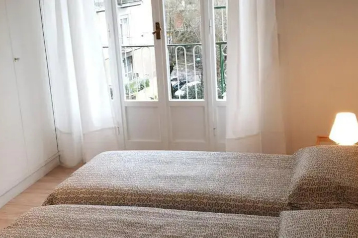 Room 5 of 9