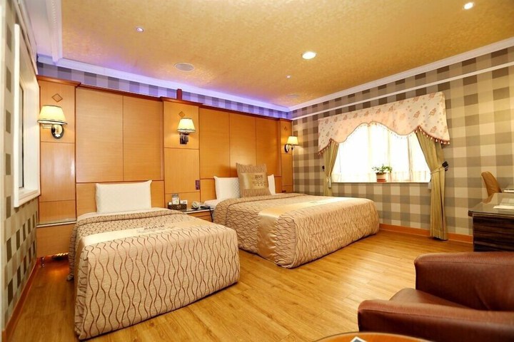 Room 5 of 35