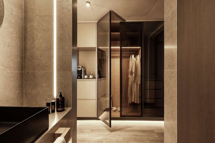 Room 51 of 103