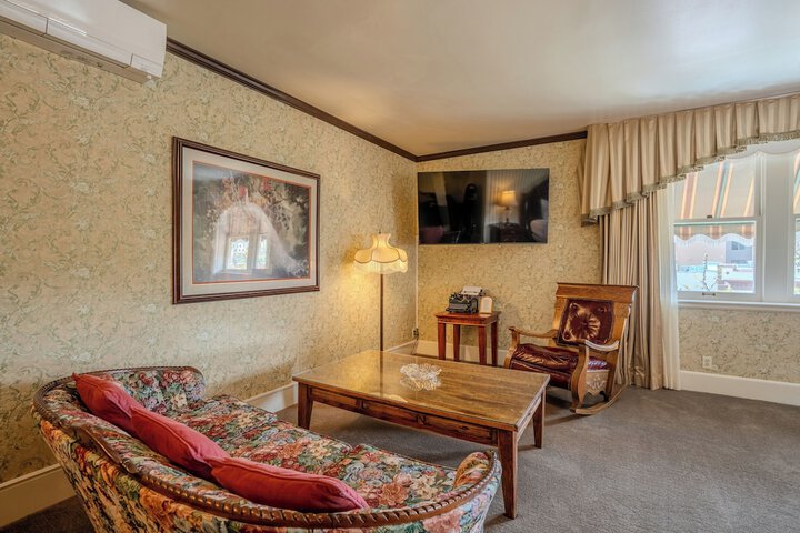 Room 43 of 95
