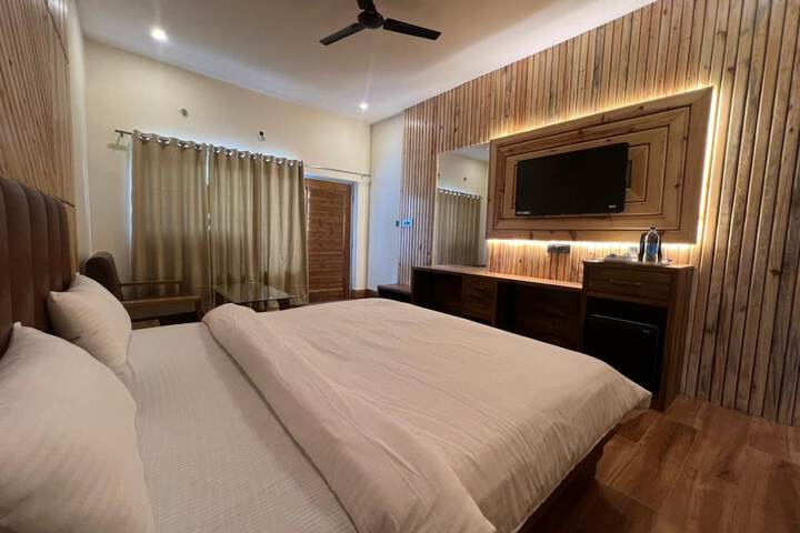 Room 12 of 17