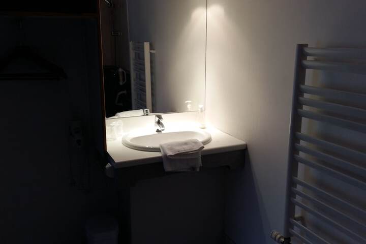 Room 7 of 34