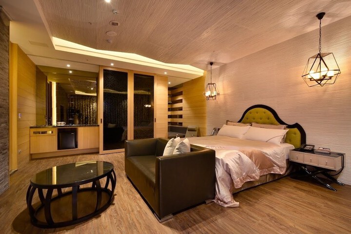 Room 8 of 113