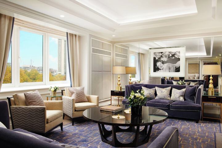 Lounge 45 of 60
