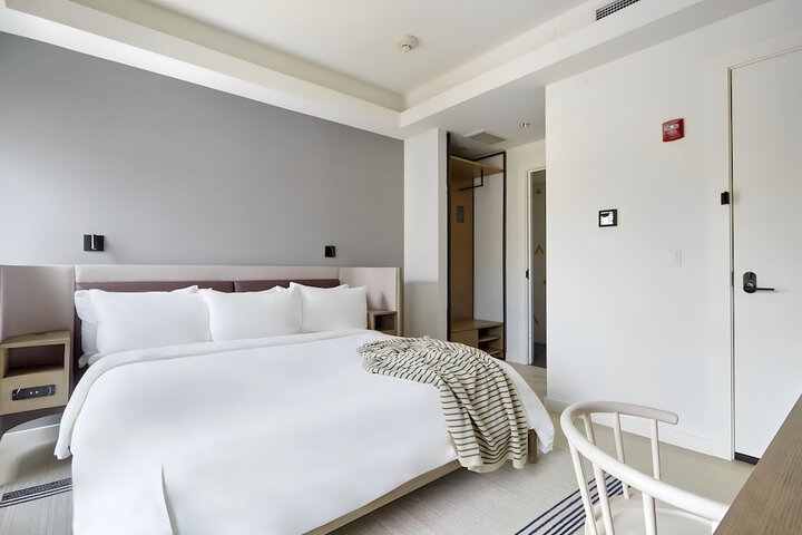 Room 17 of 47