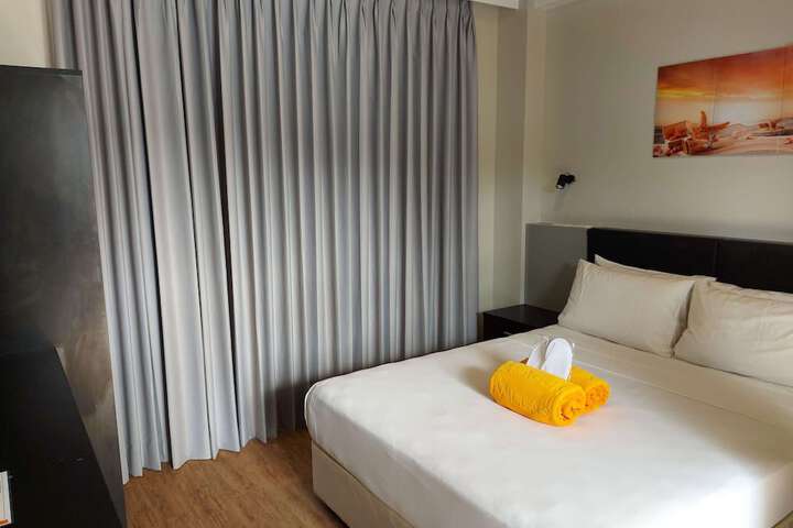 Room 102 of 403