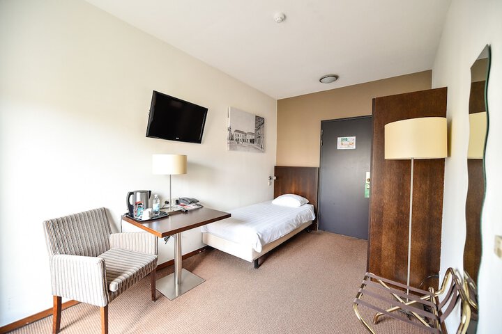 Room 16 of 35