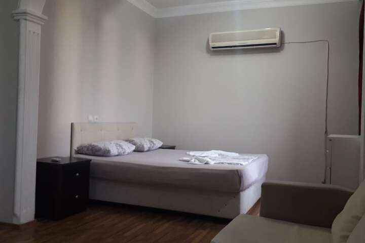 Room 6 of 25
