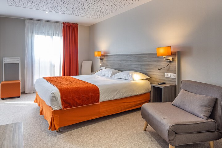 Room 2 of 93