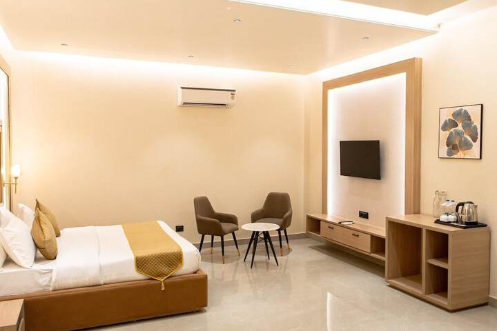 Room 6 of 24