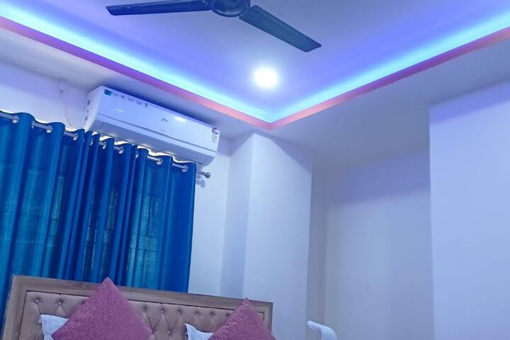 Room 18 of 30